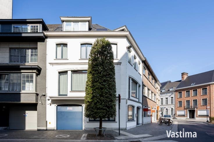 Instapklare dokterswoning met garage en 5 slaapkamers