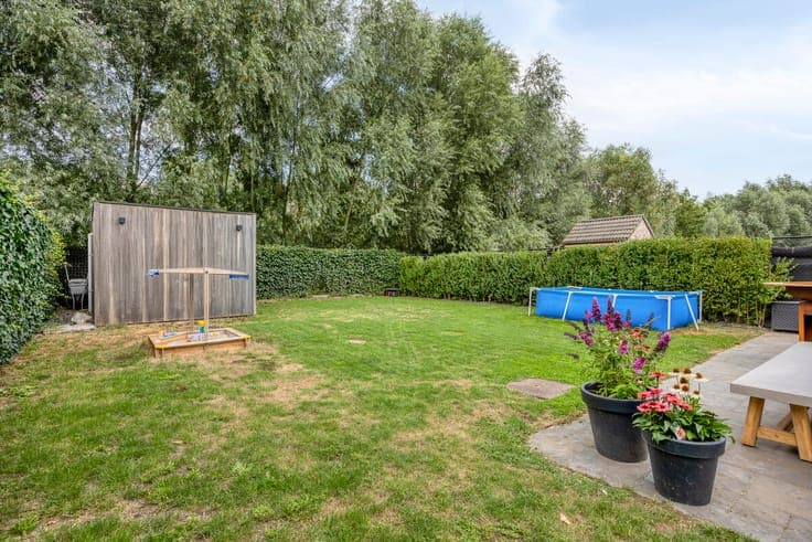 Ready to move in, semi-detached building with contemporary c