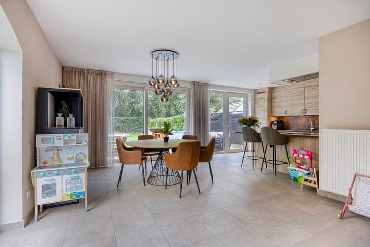 Ready to move in, semi-detached building with contemporary c