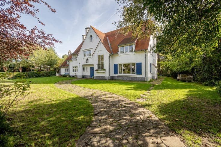 Spacious Character Villa with Large Plot in the Heart of Zou