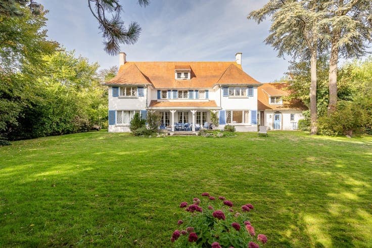 Spacious Character Villa with Large Plot in the Heart of Zou