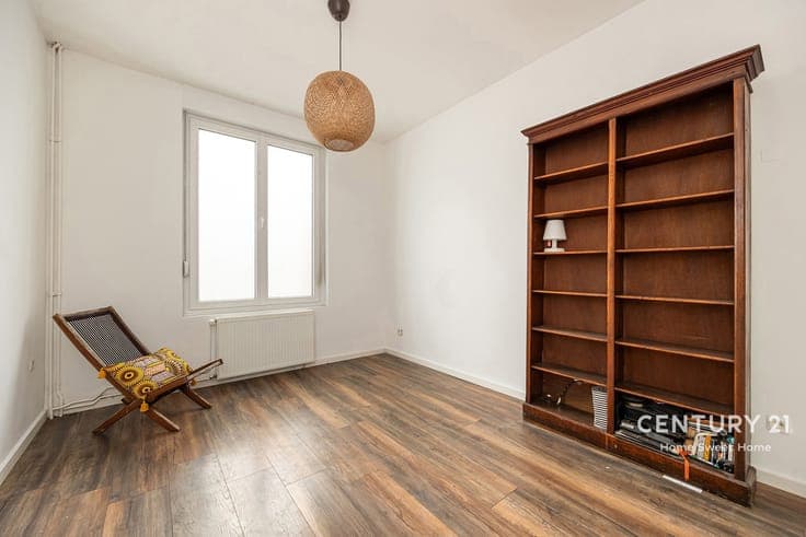 Fully renovated house with garden and terrace in central Vil