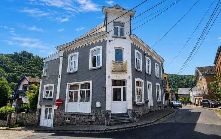 Apartment building
