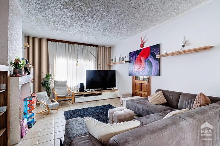 4-BEDROOM HOUSE TO RENOVATE