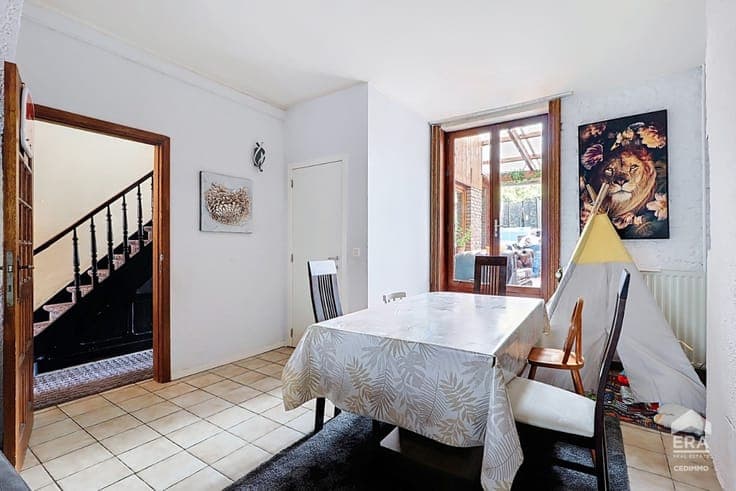 4-BEDROOM HOUSE TO RENOVATE