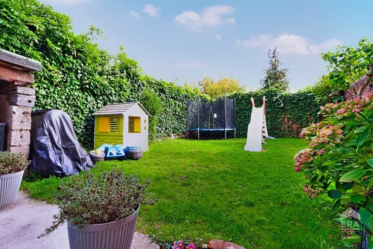 4-BEDROOM HOUSE TO RENOVATE