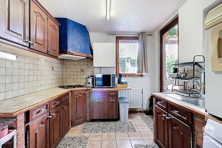 4-BEDROOM HOUSE TO RENOVATE