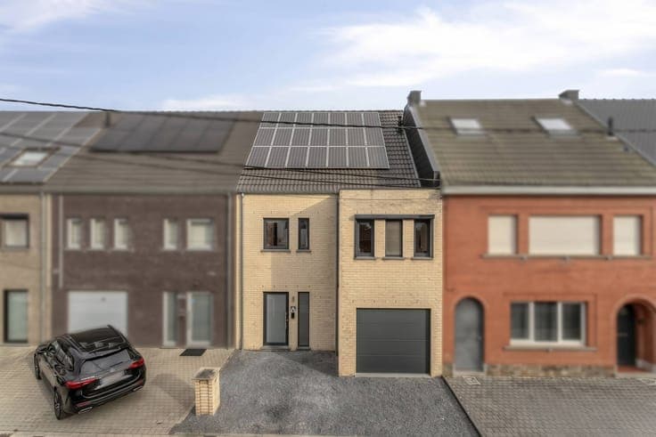 Spacious house ready to move in: 4 bedrooms, garage and larg