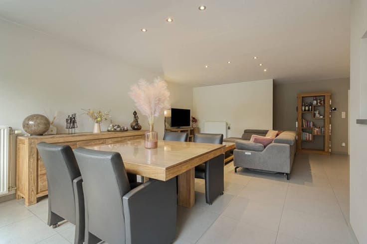 Spacious house ready to move in: 4 bedrooms, garage and larg