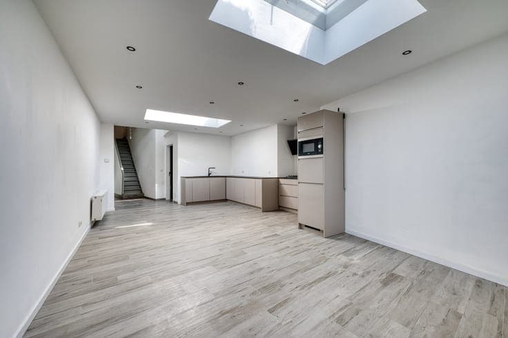 Goed gelegen gerenoveerde woning met 4-5 slaapkamers en r...