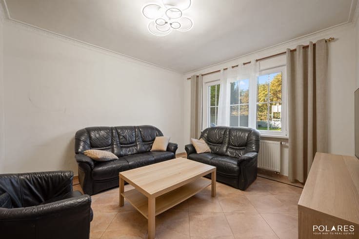 Semi-detached house with 3 bedrooms and south-facing garden