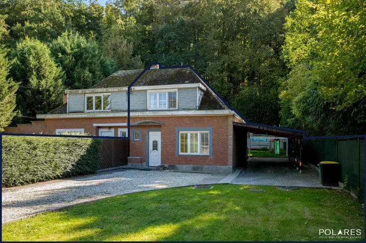 Semi-detached house with 3 bedrooms and south-facing garden