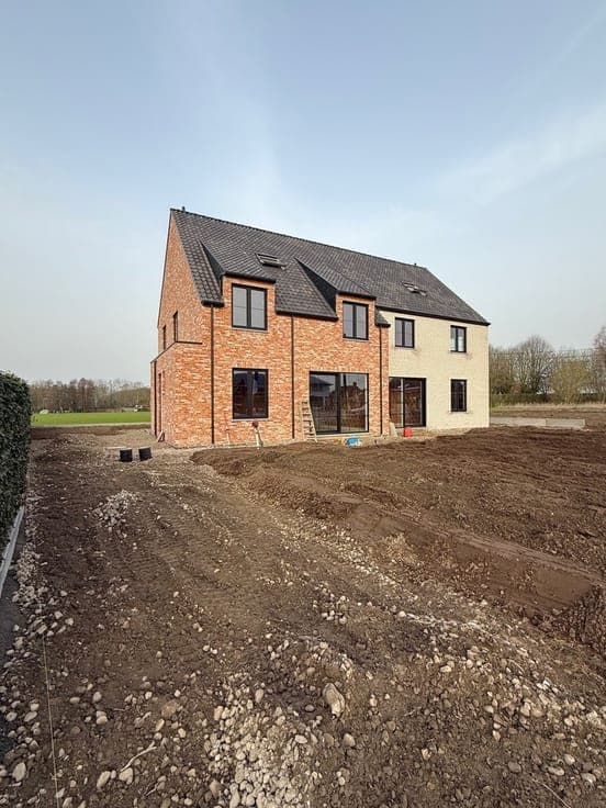 Nieuwbouw pastoriewoningen te Meulebeke