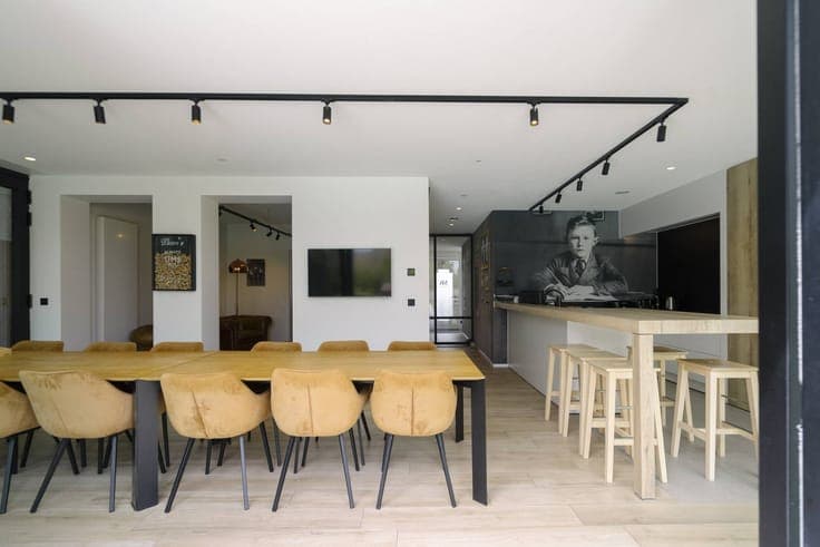 Exclusive home with swimming pool in Lo-Reninge.