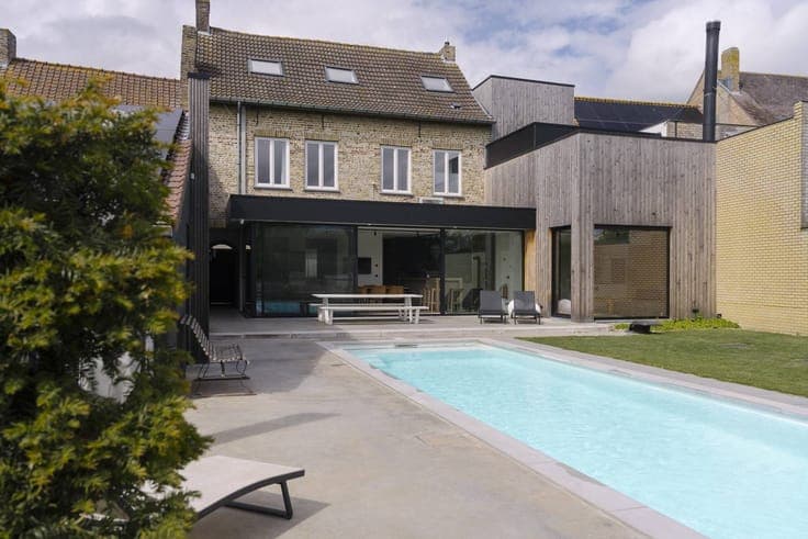 Exclusive home with swimming pool in Lo-Reninge.