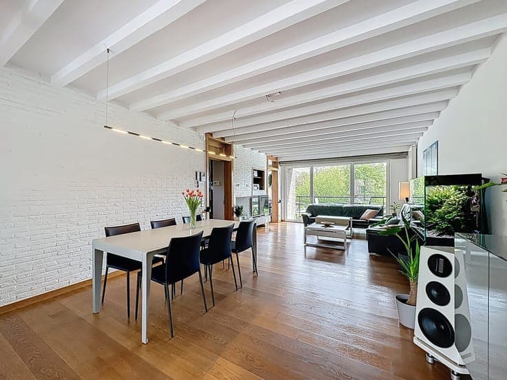 Bel-Etage with Ground Floor Workspace and 4 Large Garages