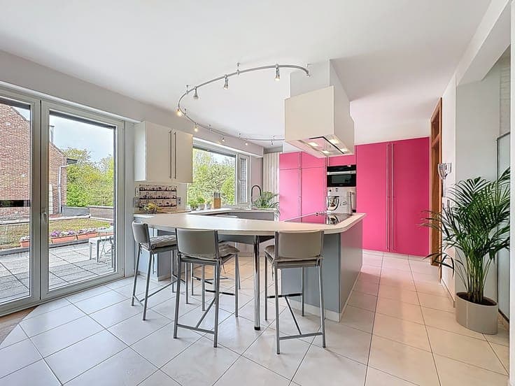 Bel-Etage with Ground Floor Workspace and 4 Large Garages