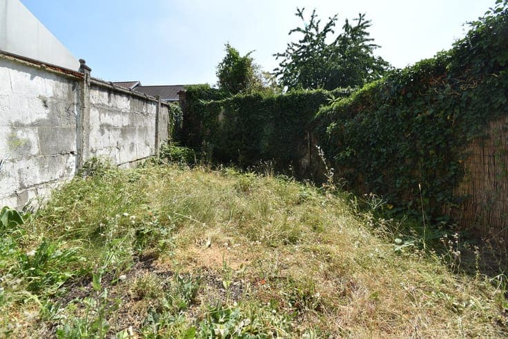 Spacieuse maison bourgeoise à moderniser avec jardin
