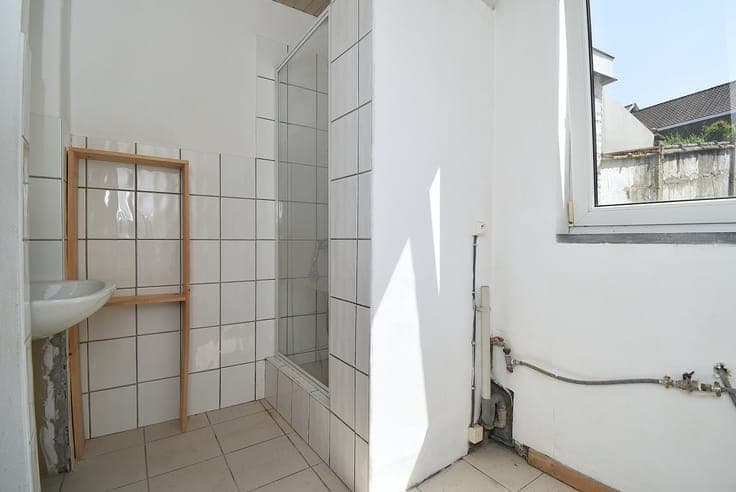 Spacieuse maison bourgeoise à moderniser avec jardin