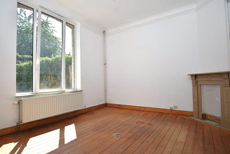 Spacieuse maison bourgeoise à moderniser avec jardin