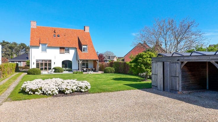 Energy-efficient villa with high-end finishes