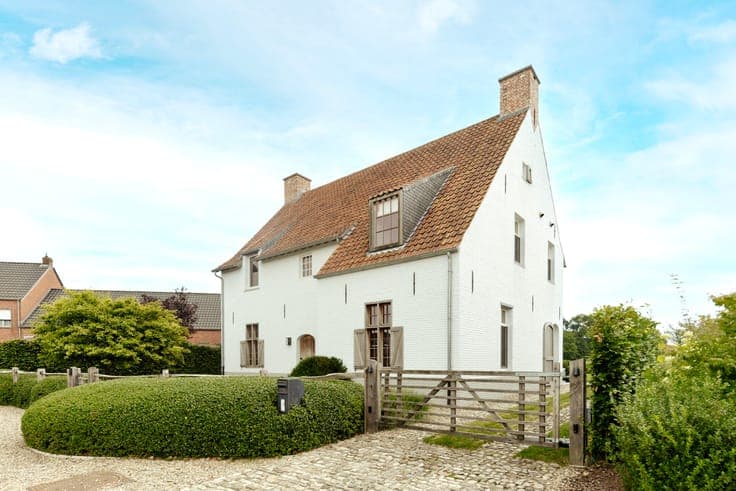 Energy-efficient villa with high-end finishes