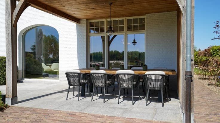 Energy-efficient villa with high-end finishes