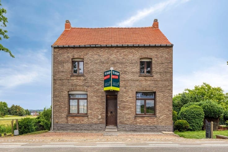 Ruime te renoveren woning met vergezicht