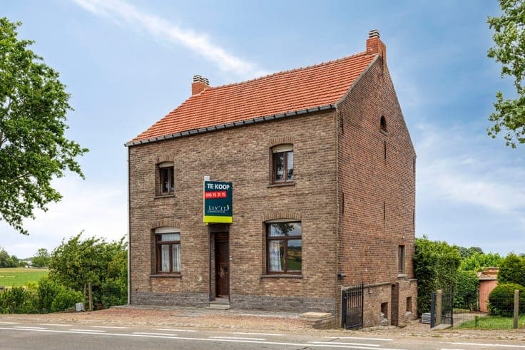 Ruime te renoveren woning met vergezicht