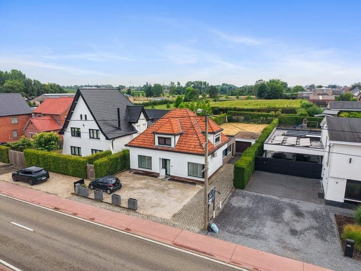 RUIME, RECENTE GERENOVEERDE GEZINSWONING MET 4 SLAAPKAMER...