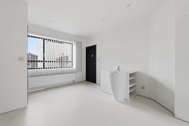 RUIME, RECENTE GERENOVEERDE GEZINSWONING MET 4 SLAAPKAMER...