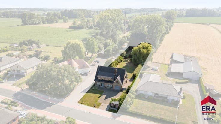 Elegant villa, 6 beds, 22-are plot & landscaped garden