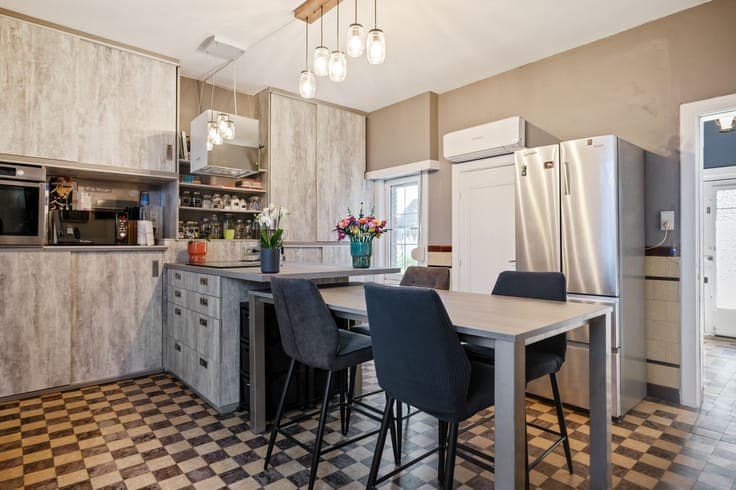 Authentieke woning met 4 slpkrs, loft en magazijn te O-L-...