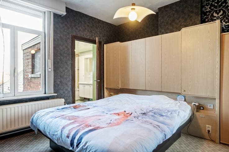Authentieke woning met 4 slpkrs, loft en magazijn te O-L-...