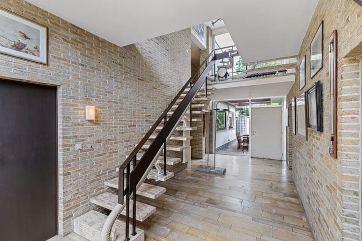 Karaktervolle architectenvilla op een royaal perceel van ...
