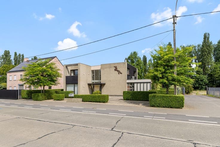 Karaktervolle architectenvilla op een royaal perceel van ...