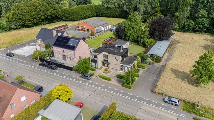 Karaktervolle architectenvilla op een royaal perceel van ...