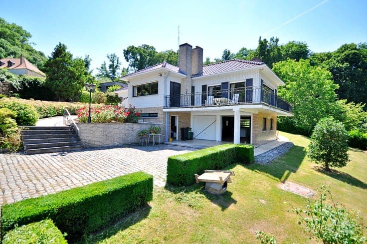 Villa met potentieel gelegen op de flank van de Kluisberg!