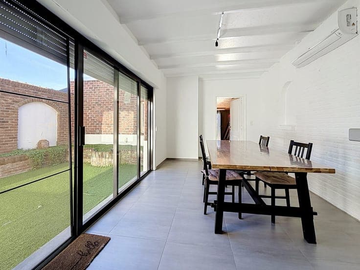 3-BEDROOM HOUSE WITH GARAGE AND GARDEN