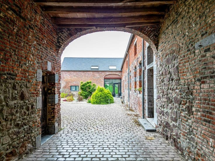 Farmhouse with courtyard