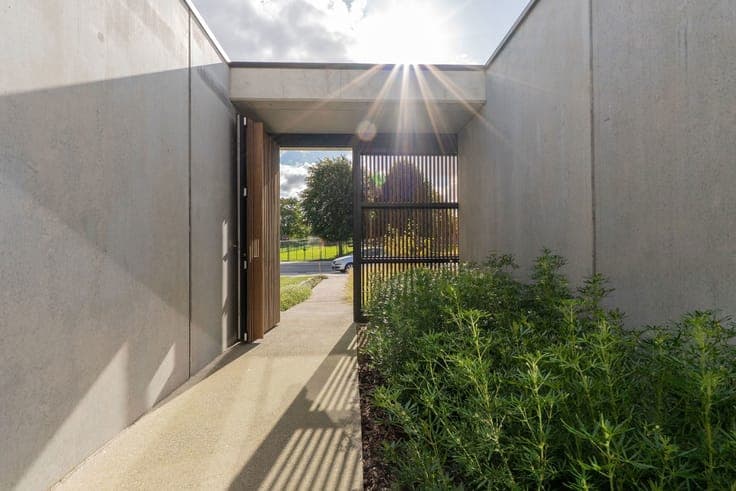 Modern Newly Built Home with 3 Bedrooms, Garden and Open Vie