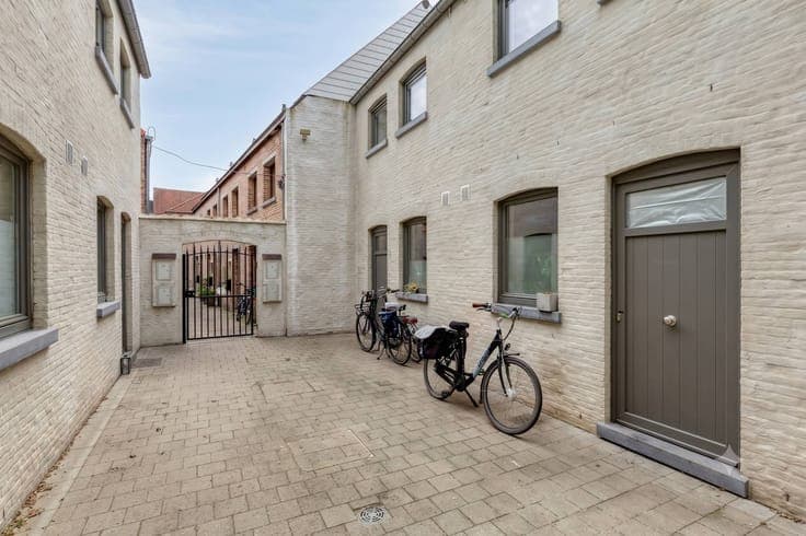 recent ready-to-move-in townhouse, for sale in the center of
