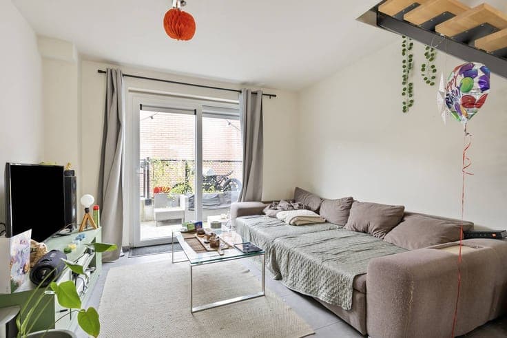 recent ready-to-move-in townhouse, for sale in the center of