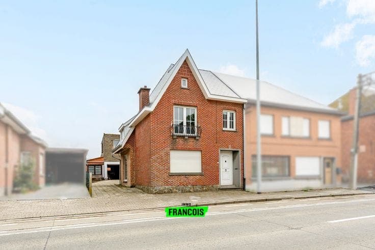 Property to finish with 150 m² workshop in Lede