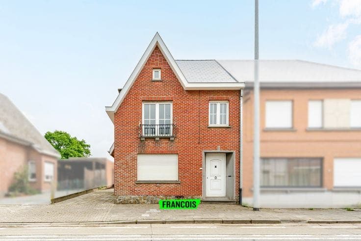 Property to finish with 150 m² workshop in Lede