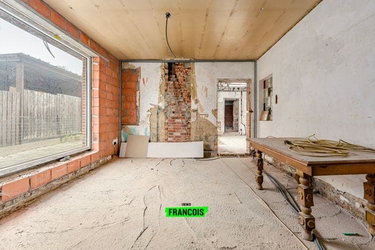 Property to finish with 150 m² workshop in Lede