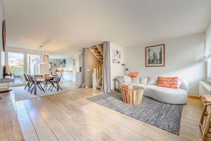 Instapklare bel-étagewoning op rustige ligging te Duinbergen
