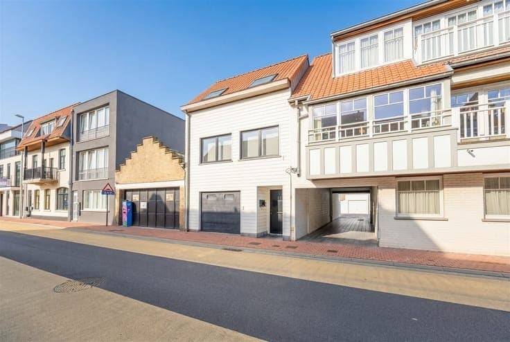 Instapklare bel-étagewoning op rustige ligging te Duinbergen