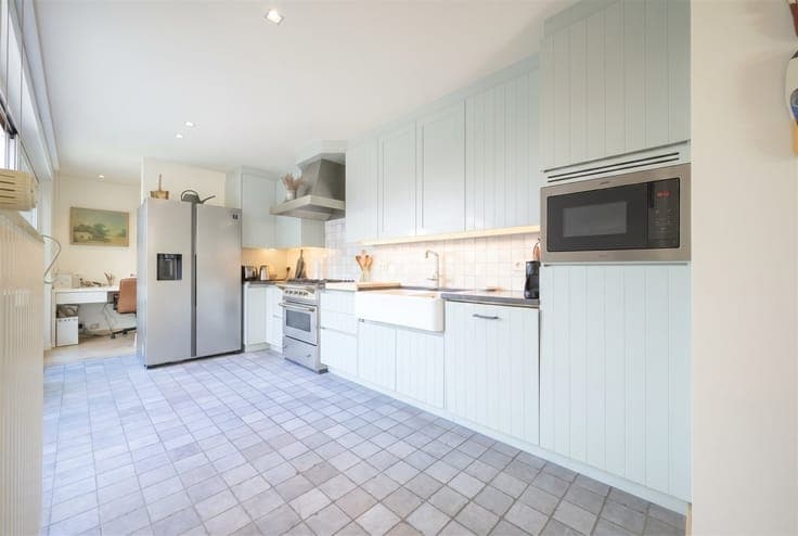 Instapklare bel-étagewoning op rustige ligging te Duinbergen