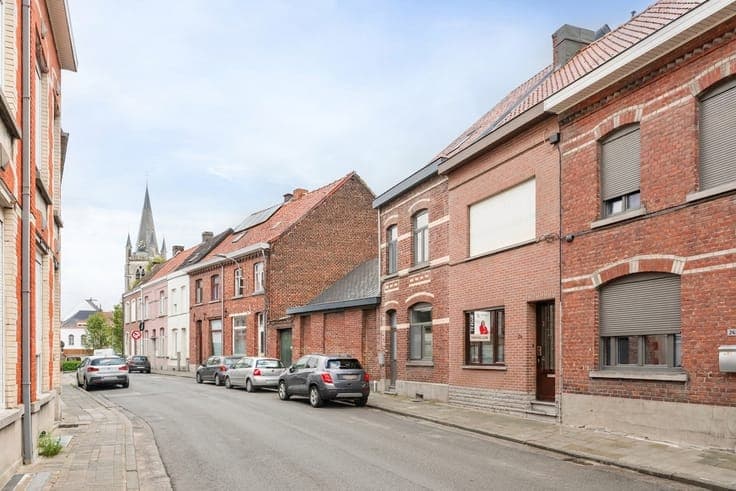 Charming home with sunny garden in a prime location in Ronse